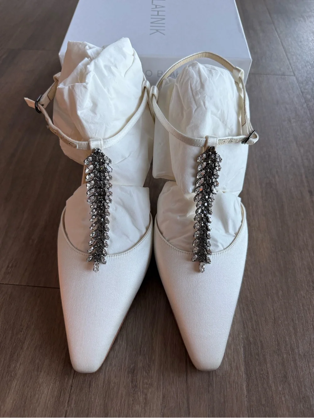 Manolo Blahnik white embellished satin heel size 37.5